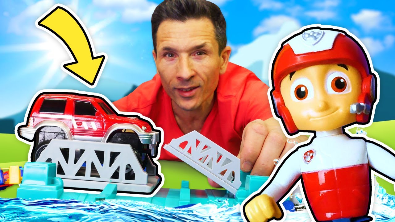 Un circuit pour la voiture rouge 🚗 Jeux avec jouets pour enfants.