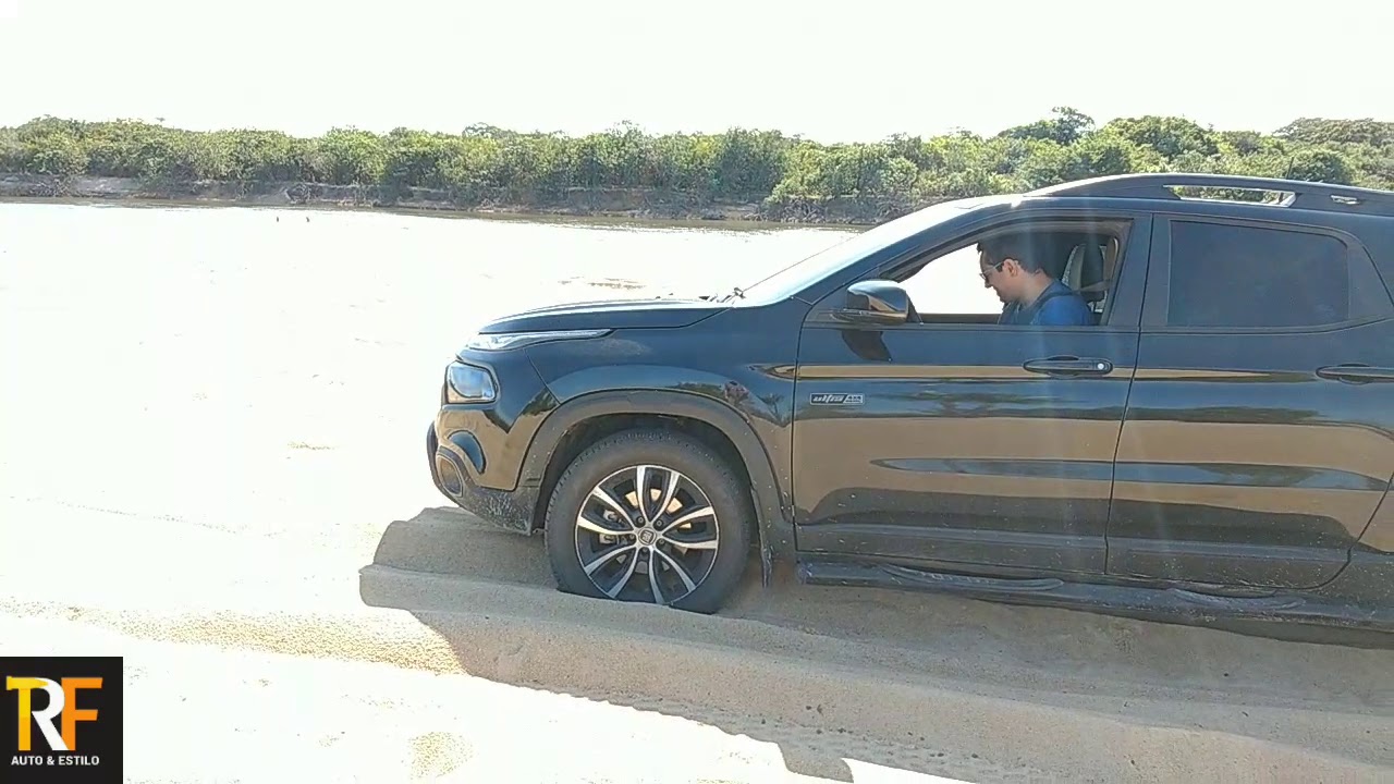 Passeio de Toro Ultra 4x4 com muita areia.