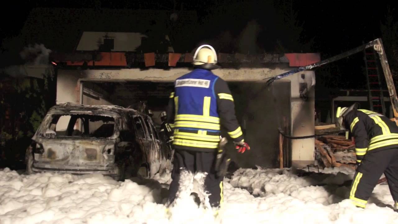 Niederstotzingen: Doppelgarage geht in Flammen auf
