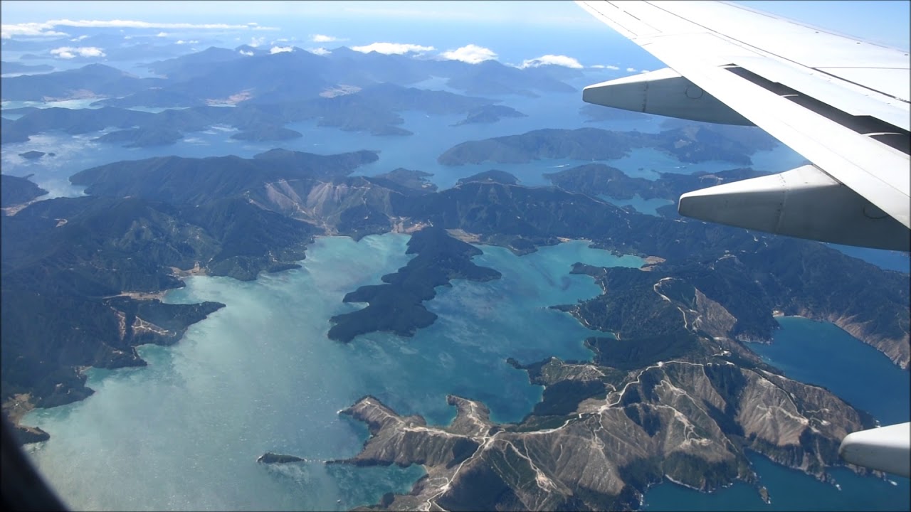 Qantas Boeing 737 fantastic view when landing in Wellington