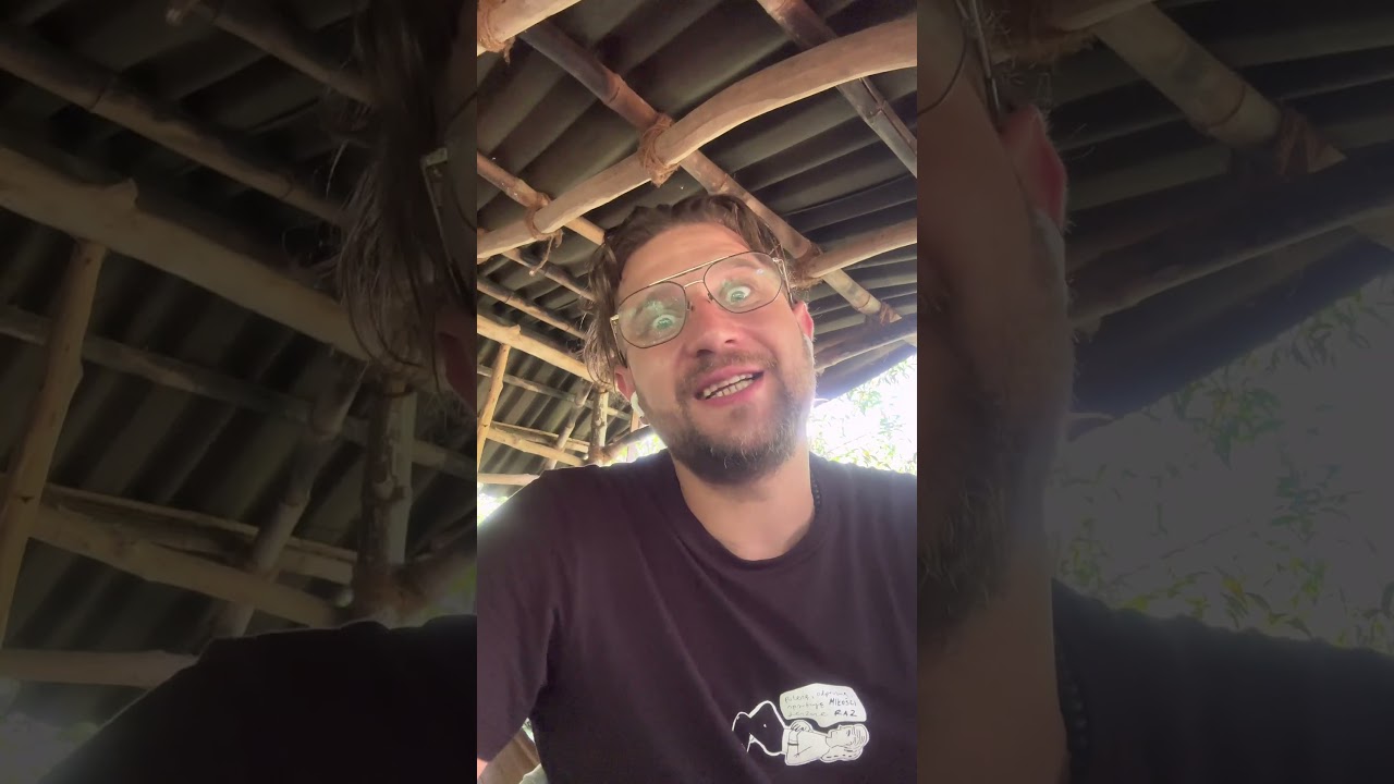 SZYKUJE SIĘ PŁYWANIE W GANGESIE&hellip;🛟💩🧟 #zahoryzontemkomfortu #komfort #travel #indie #humor