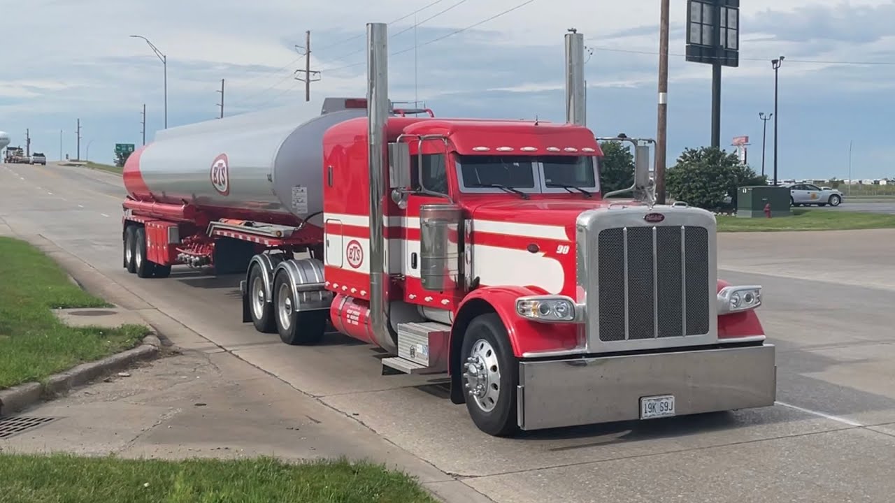 Awesome Sounding Jake Brakes from peterbilt