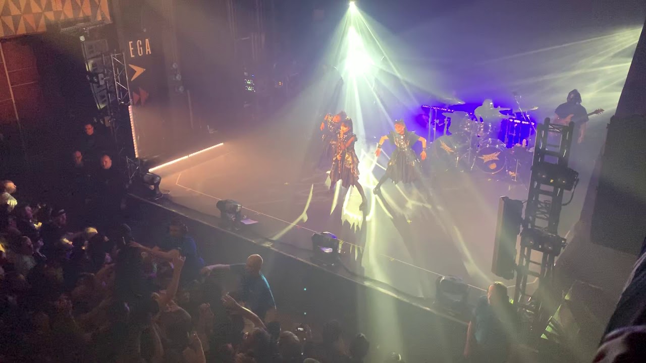 BABYMETAL -  Head Bangeeeeerrrrr!!!!! @ Vega