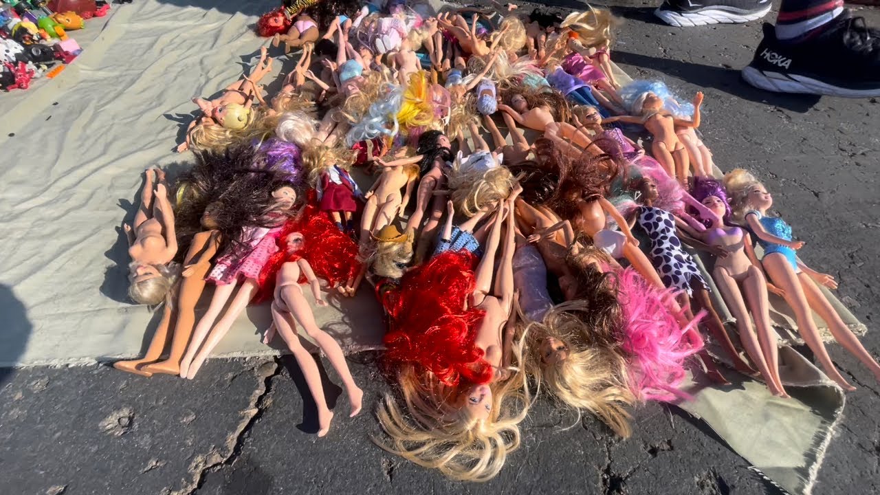 Flea Market Vintage Barbies. Barbies antiguas en el tianguis.