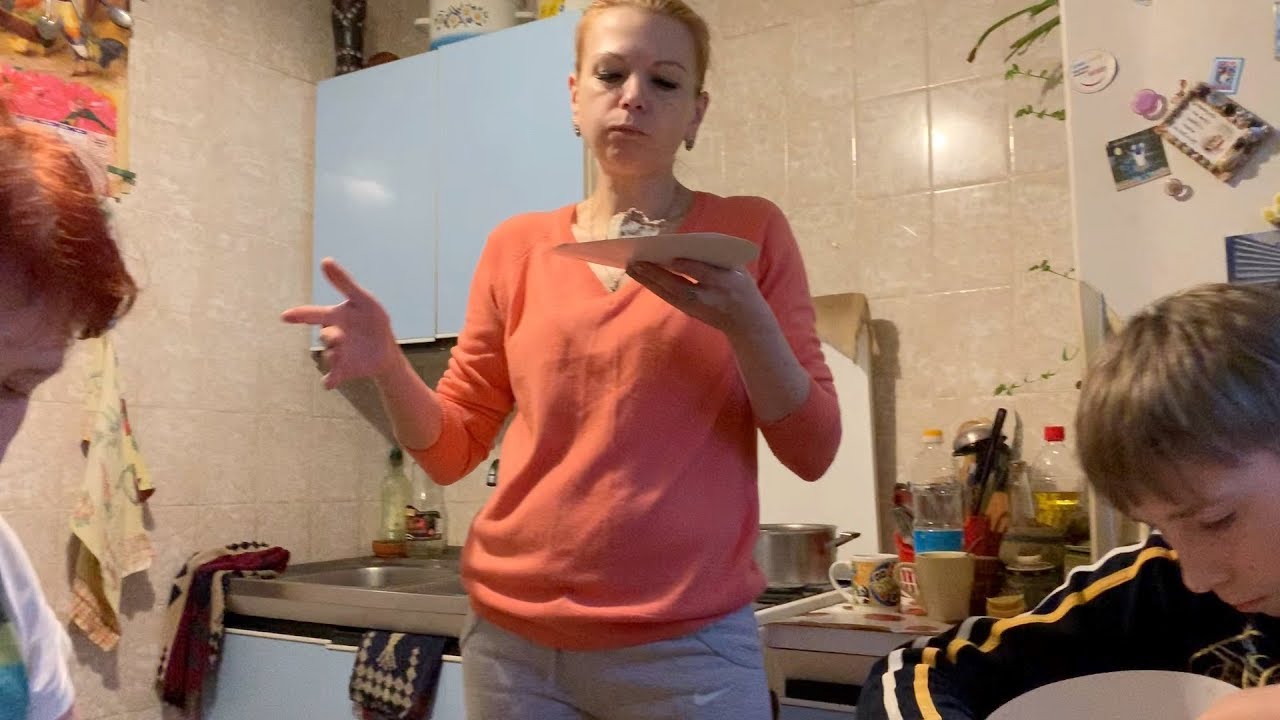 КУПИЛ ТОРТ НА ВСЮ СЕМЬЮ / КУШАЕМ И БАЛДЕЕМ