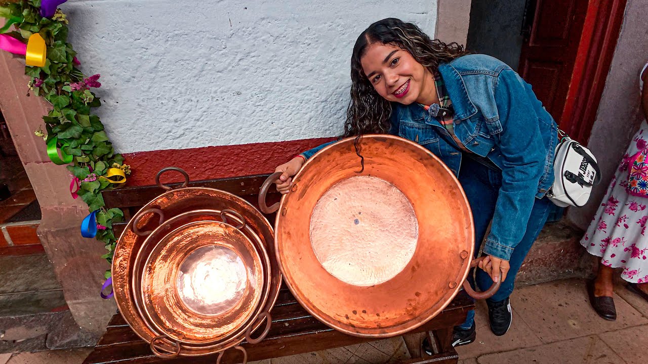 Comprando Artesanías en Santa Clara del Cobre para llevarles a mis Gemelas