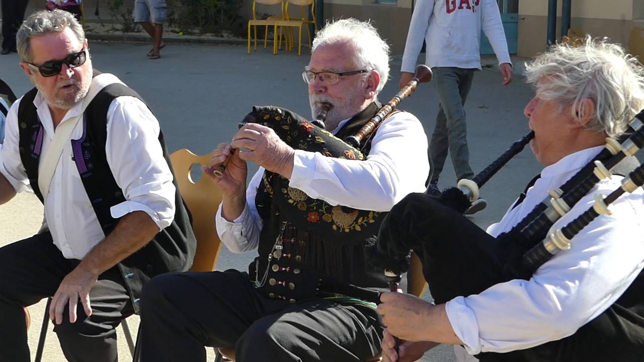 Gavotte sonnée par Lann Soubigou, Hervé Irvoas et Loul Guedes à Pont Croix