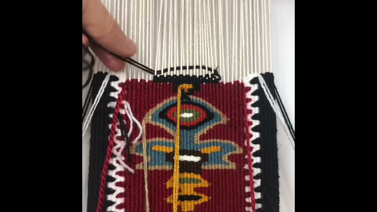 Weaving traditional Kurdish tapestry@faranaksartoftapestry