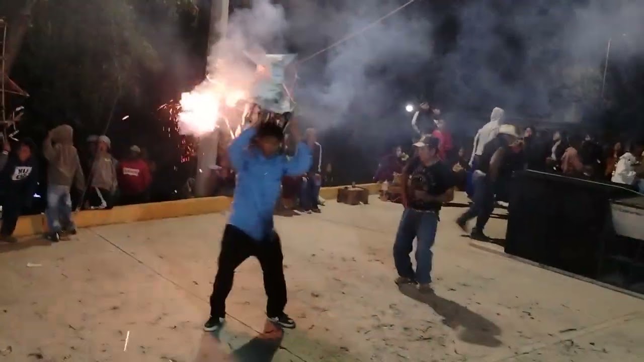Quema de toritos temalacatzingo Gro barrio san Gabriel 07 Diciembre 2025