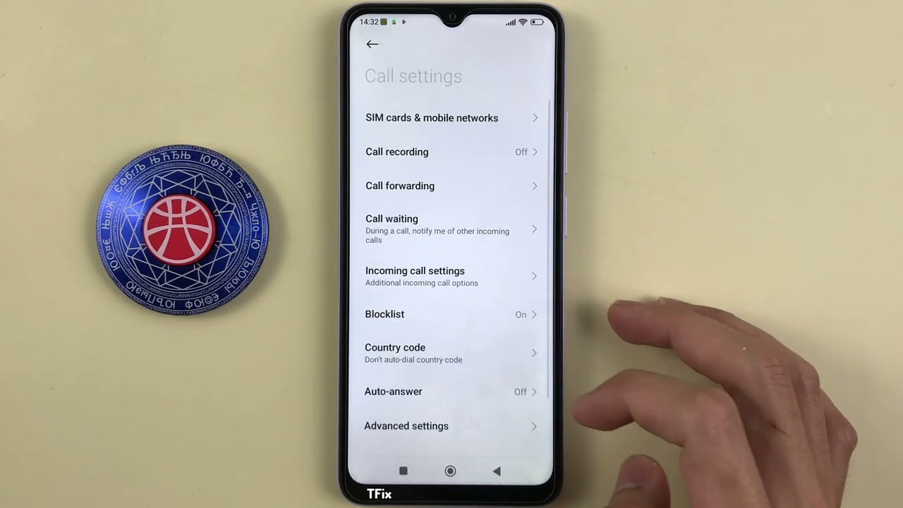 Уменьшите громкость мелодии входящего звонка при поднятии руки на Xiaomi Redmi 12C.