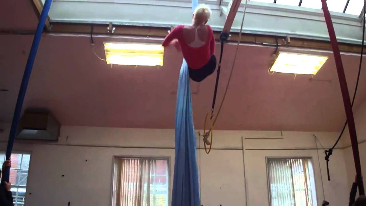 Aerial Silks - Mobile Pose to Catchers Drop