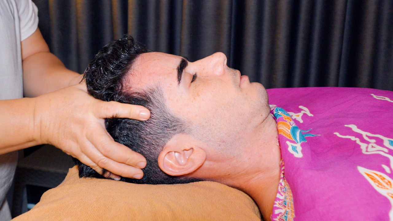 ASMR: 😴 Массаж головы горячим маслом в Бангкоке отправил меня в сон