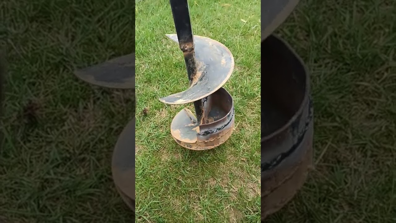 tariere gravier boue dans l'eau
