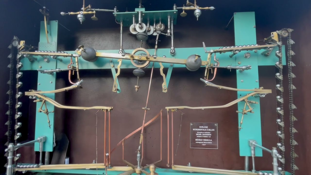Présentation de l'horloge monumentale à billes - Cahors (46) -