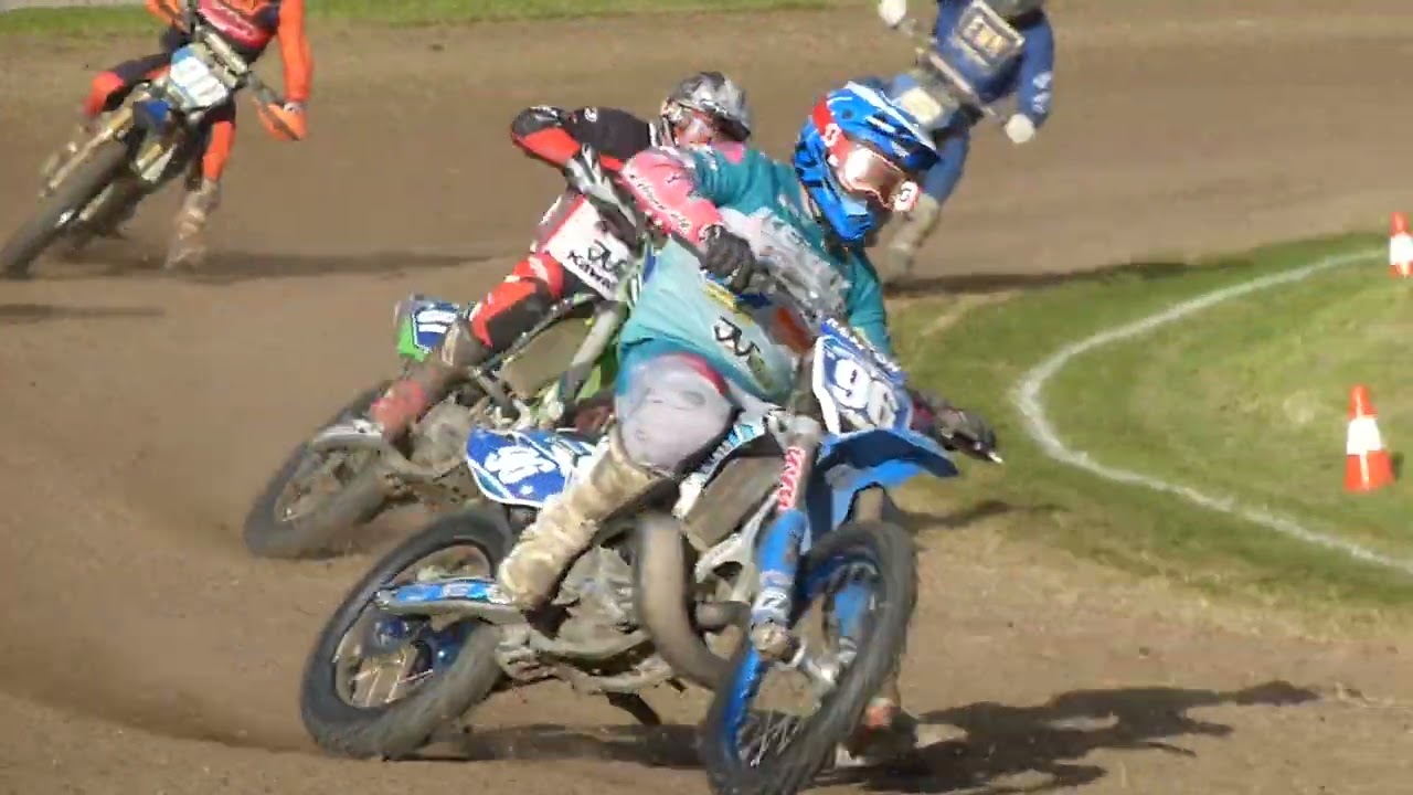 Grasbaanrace Eenrum 28 aug 2022  Finale Shorttrack 250cc  1e Harriët Zwiers