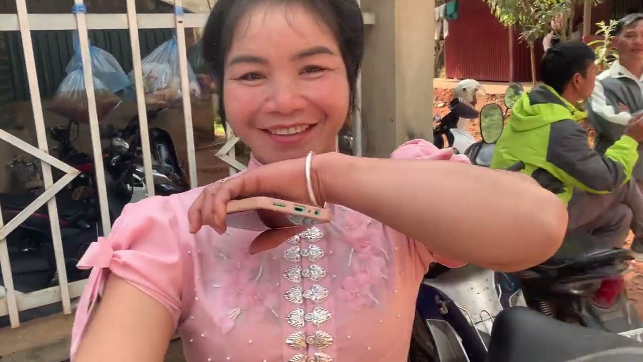 Mừng nhà mới Quang lả 