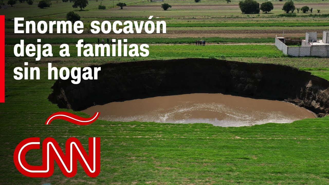 Enorme socavón en Puebla no deja de crecer y esta familia lo pierde todo