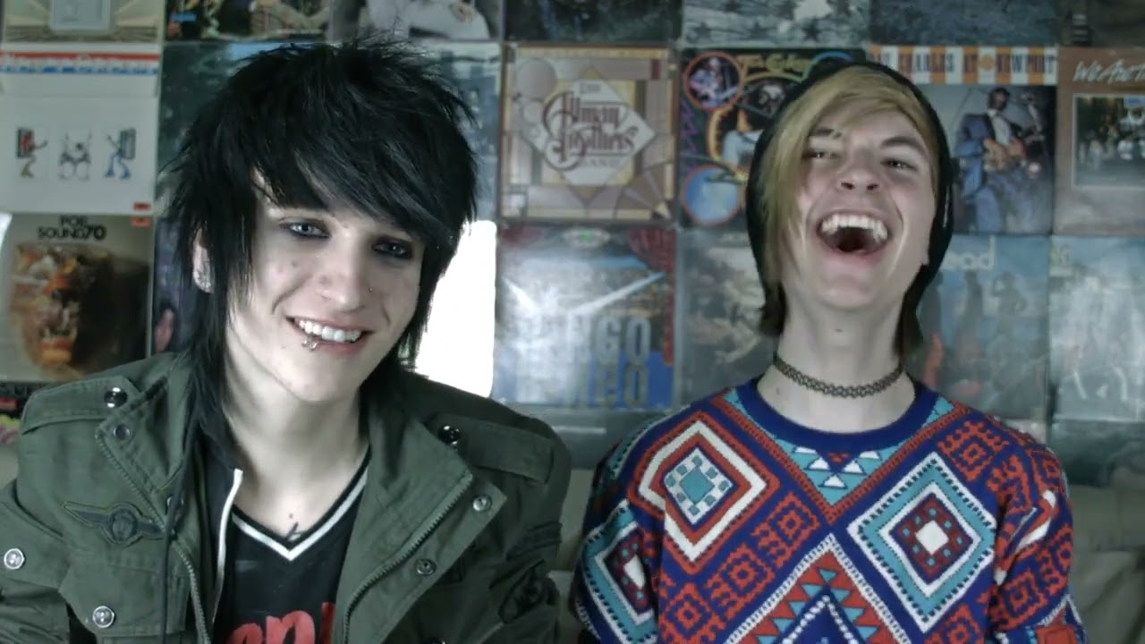 My Digital Escape: Reacting To Kohnnie Fan Fiction (Re-upload)