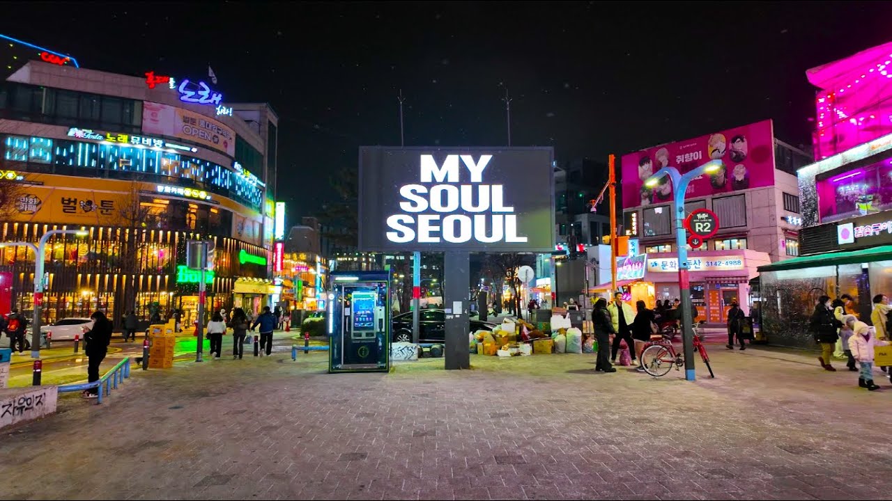 [4K HDR] Hongdae street in Seoul with Light snow is falling, Road View | Korea Travel Walker