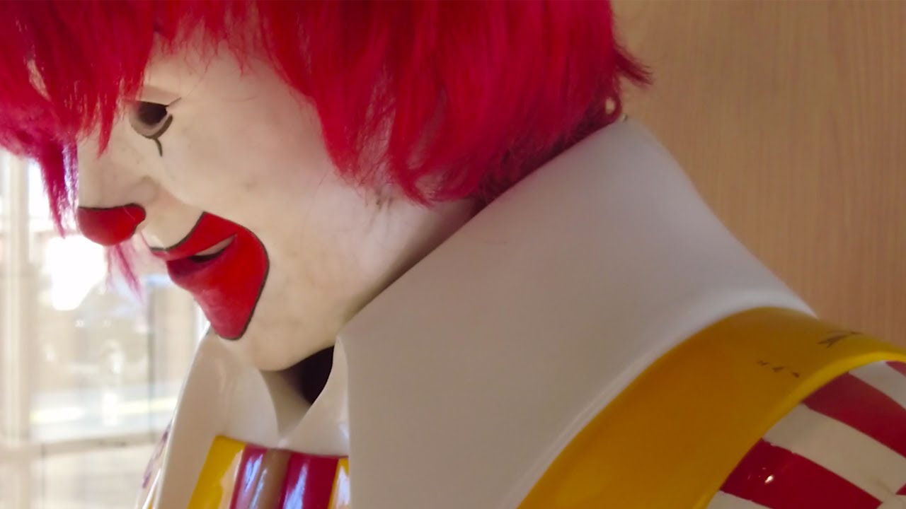 Я посетил McDonald's в Оук-Парке, штат Мичиган, чтобы увидеть сломанного аниматроника Рональда Ма...