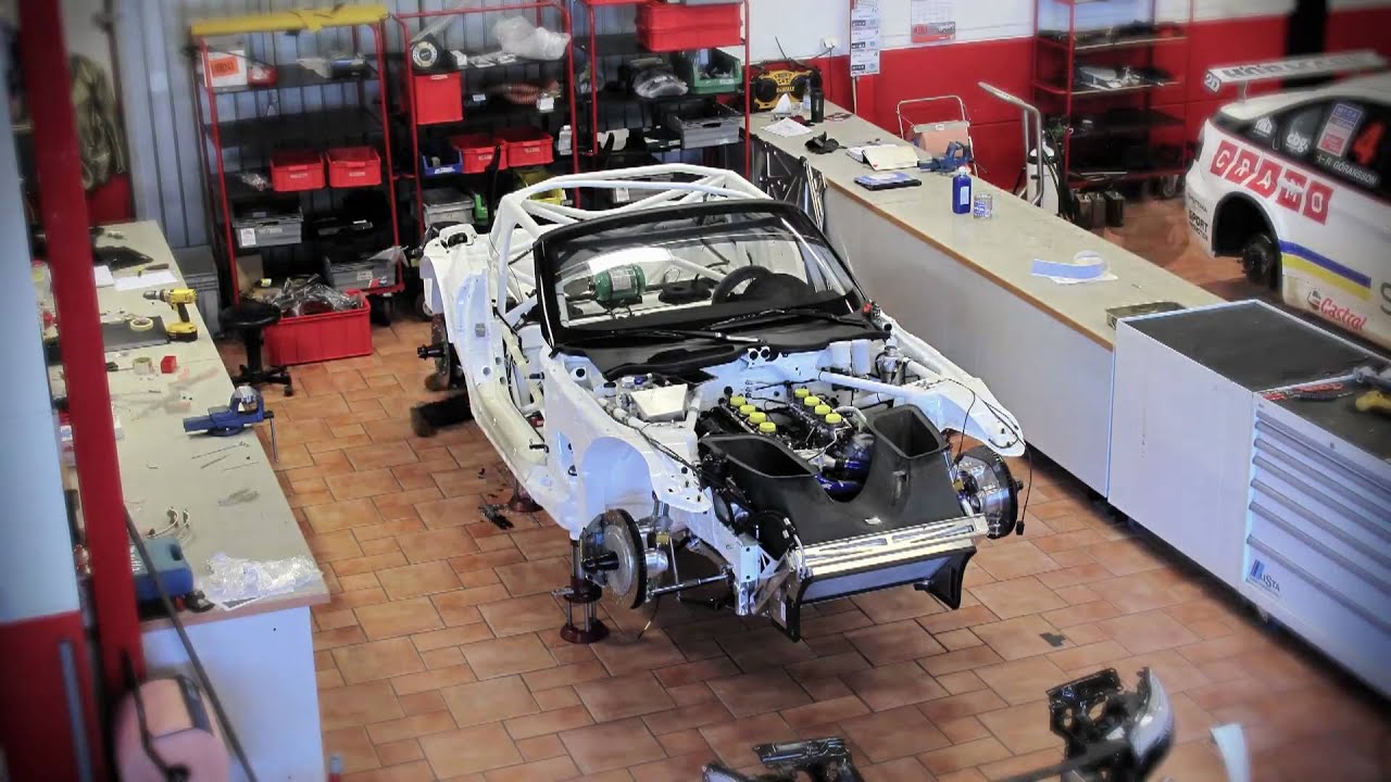 BMW Z4 GT3 - Car Assembly HD Time Lapse