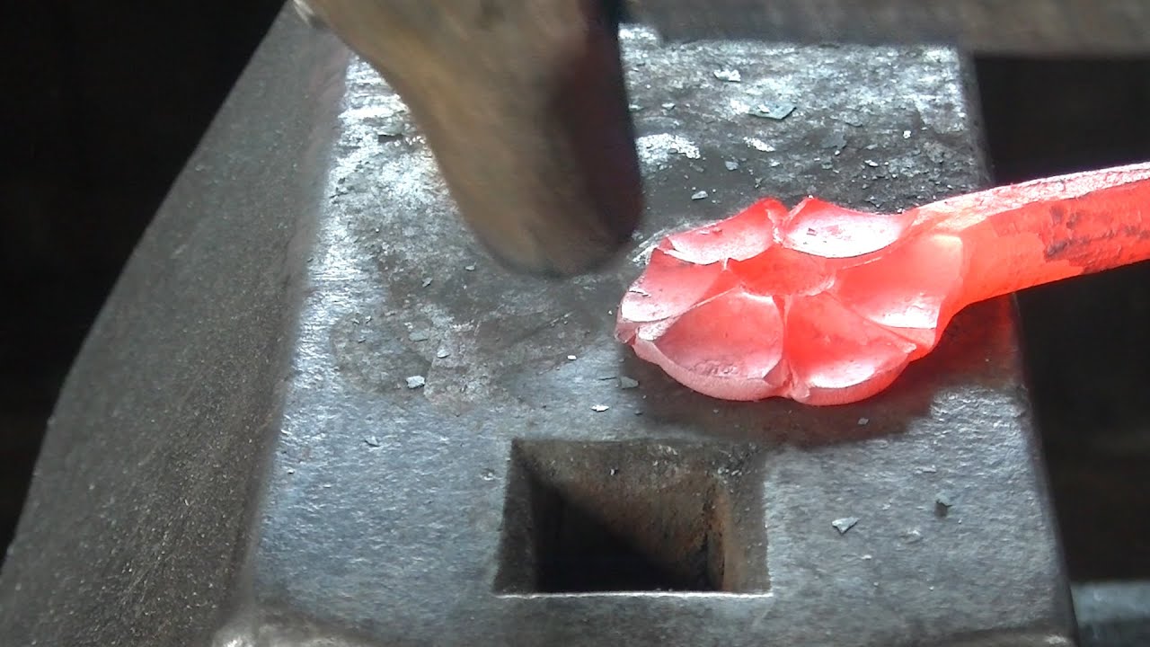 Forging a simpler flower wall hook on another anvil from 1894! (2022)