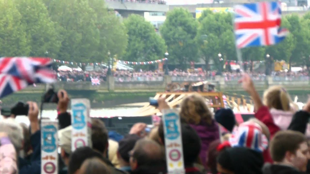 Diamond Jubilee Thames Pageant - It Starts