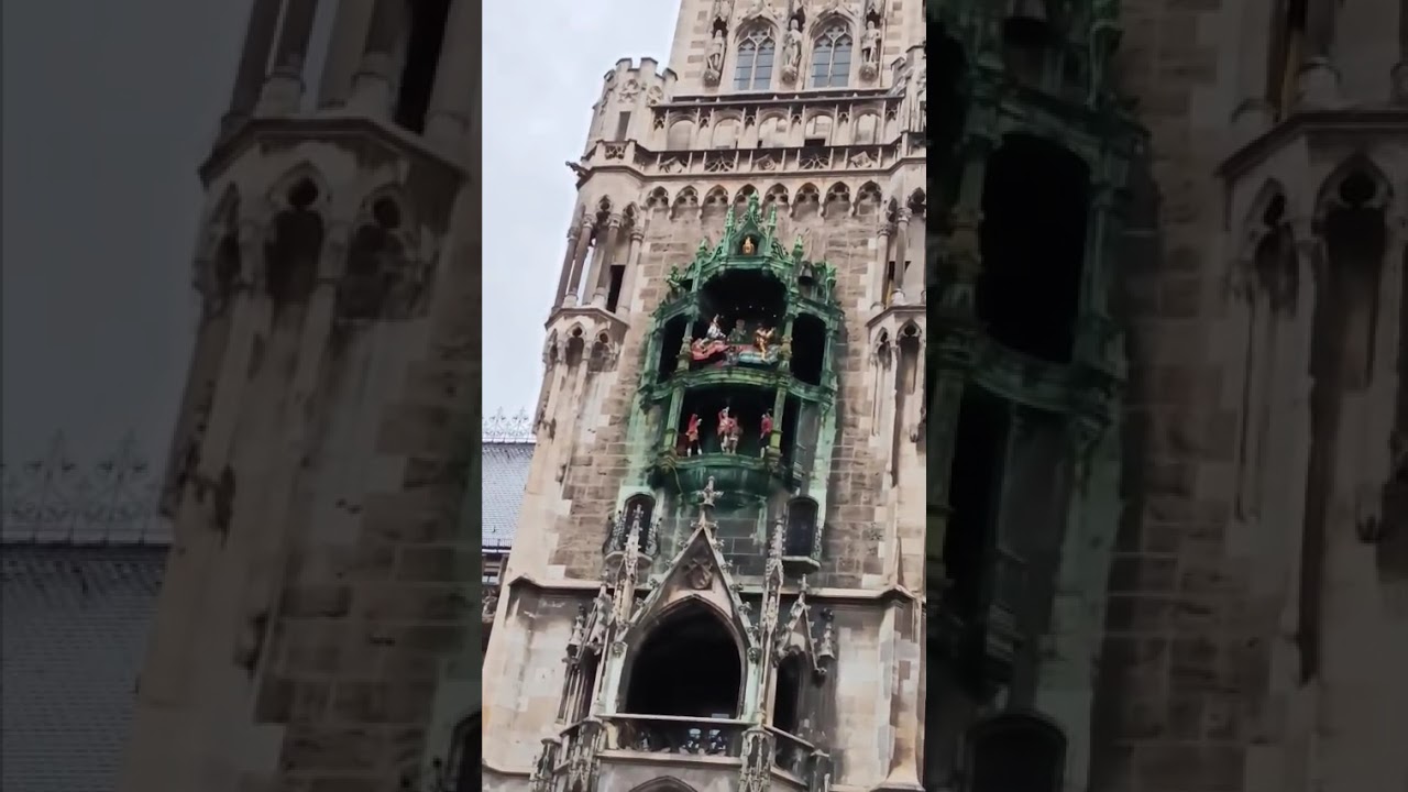 Il Rathaus-Glockenspiel a Monaco di Baviera 