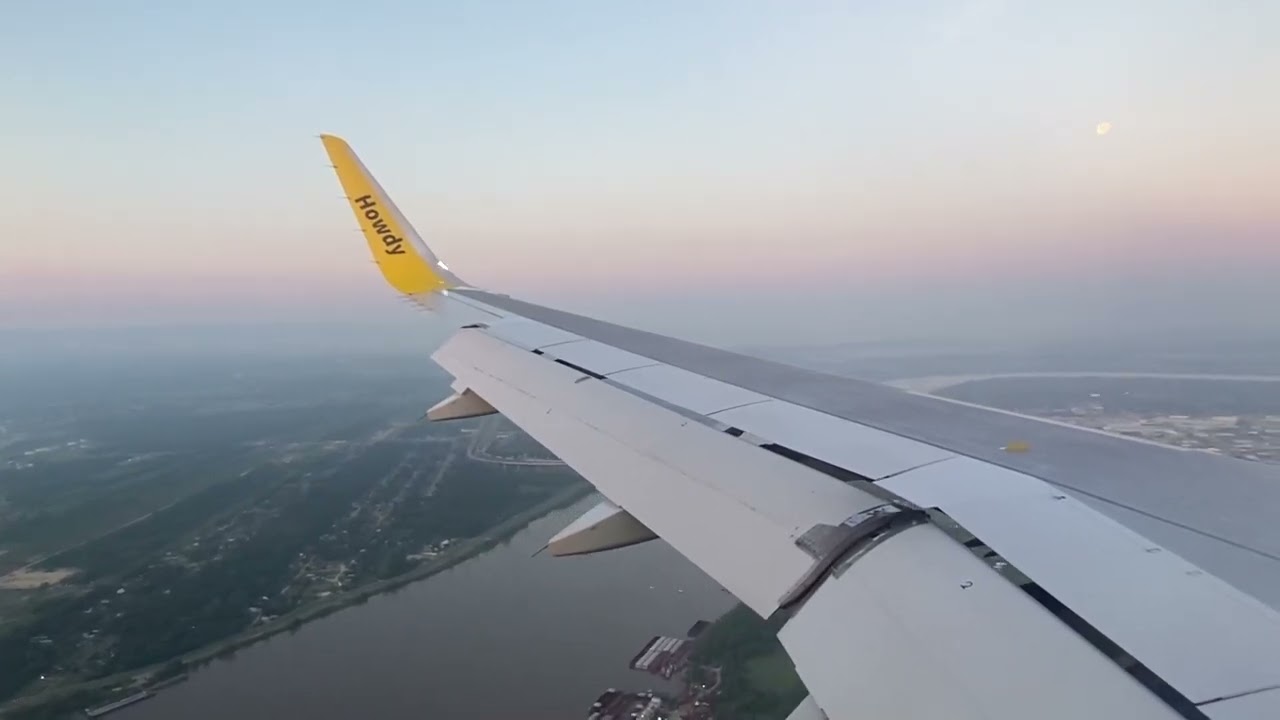 Spirit Airlines A320 Landing in New Orleans International Airport