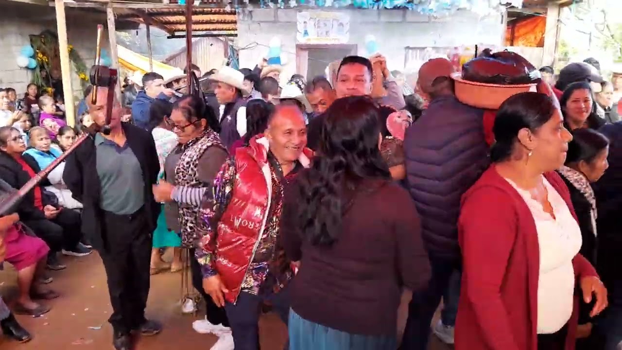 Lavada de manos de los Padrinos de Bautizos  y  ............