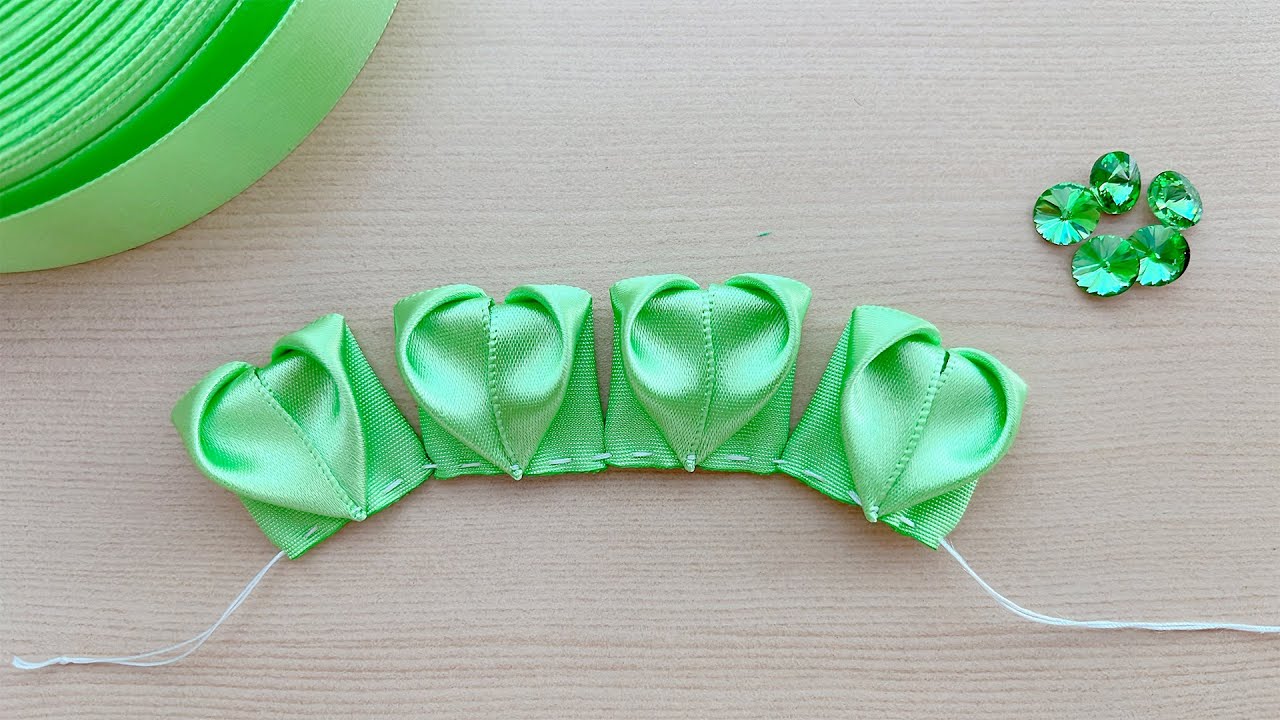 DIY, How to Make Four-Leaf Clover With Satin Ribbon (247)