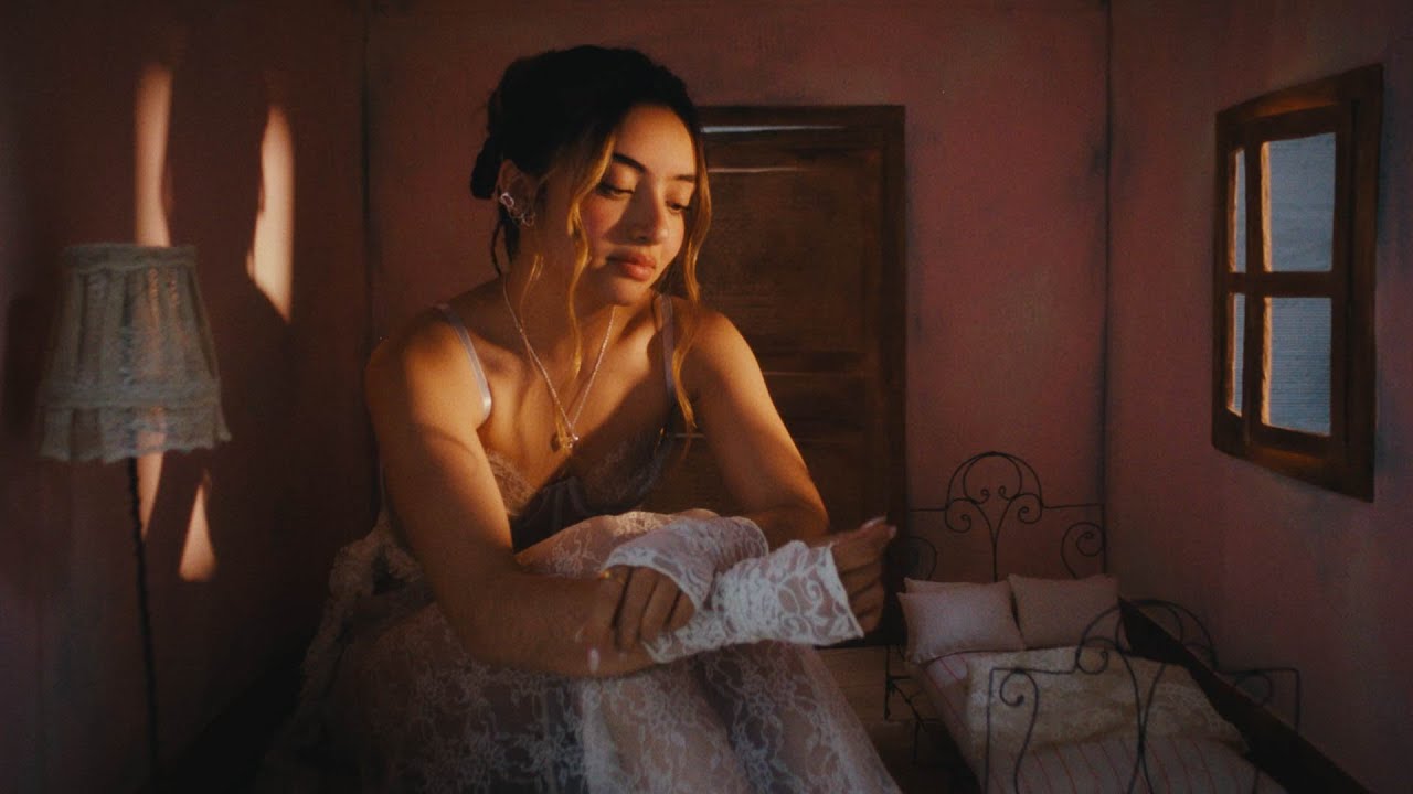 Vale Garzón   - Mi Casa (Videoclip Oficial)