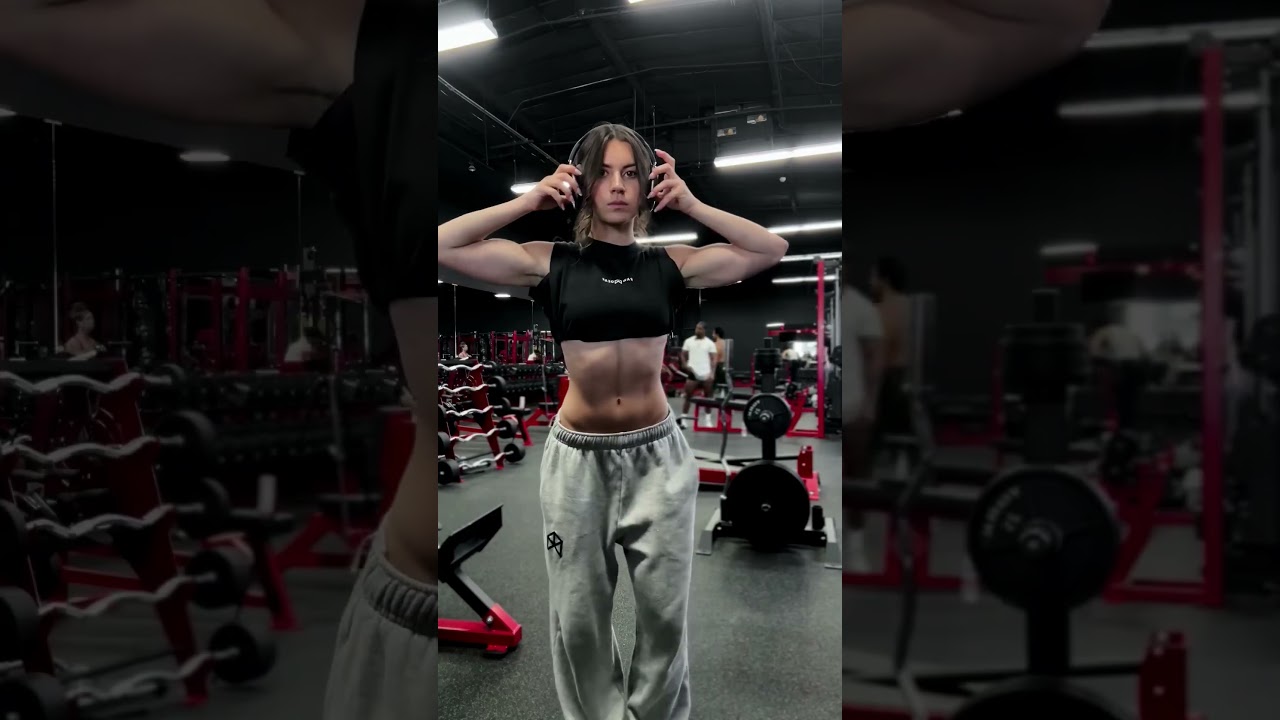 waist is a w headphone holder 🤝🏻#gym #workout #gymgirl #aesthetics #waist #trainer #headphones