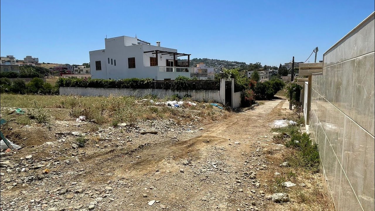 أرض فيلا كتحمق وقريبة للمناطق السياحية مساحة 520متر 0703640826اشقار طنجة