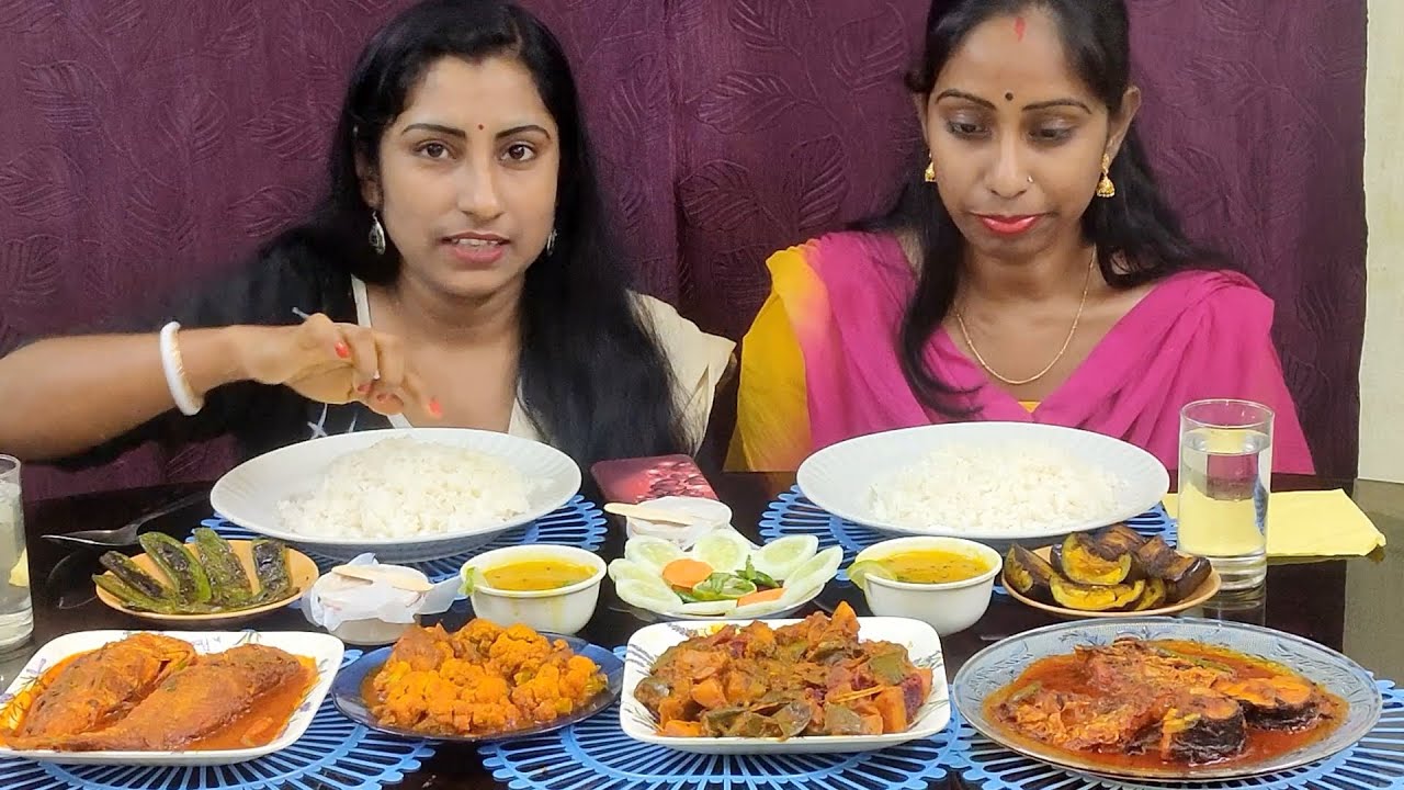 Eating Massive Indian Lunch || Katla Kaliya, Vola Mach Curry, Fulkopi Roast, Macher Mathar Chochhori