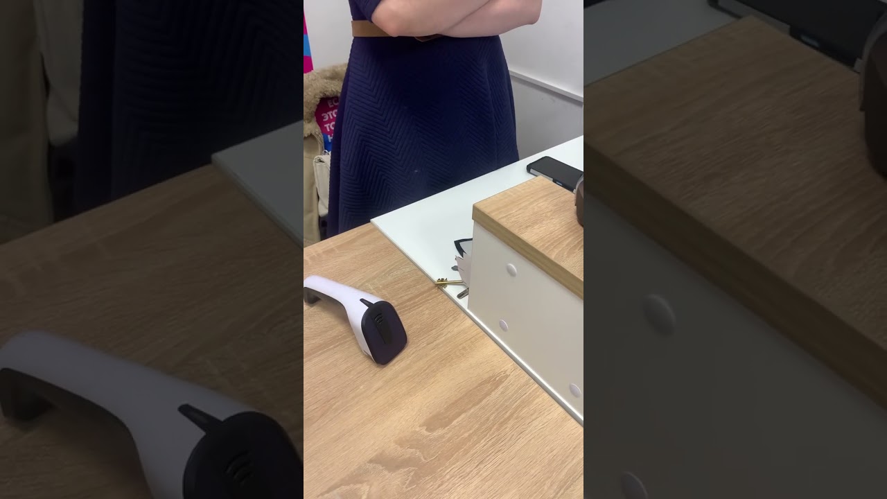Не компетентная сотрудница ПВЗ Озон. Данное видео не отстоится к основной тематике моего канала!