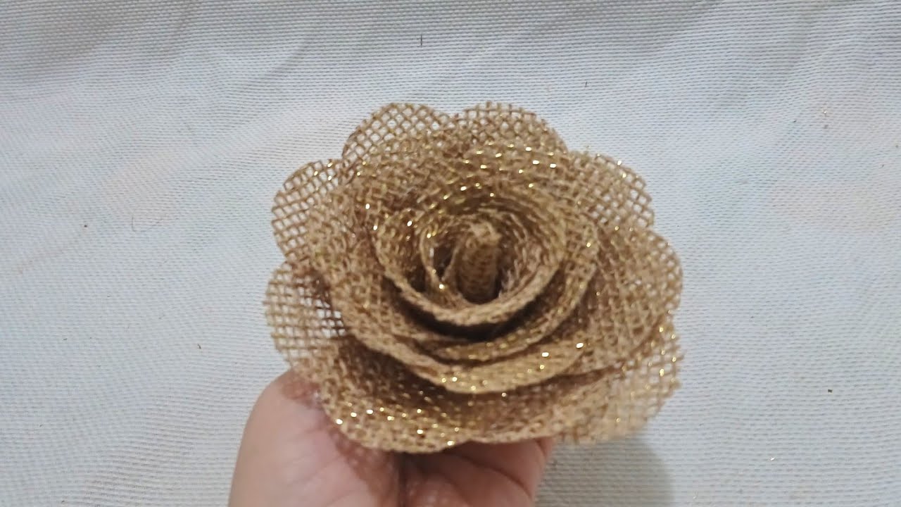 como fazer flor de juta,flores de natal #flordejuta  #artesanato #fabricflower #diyflower #diy