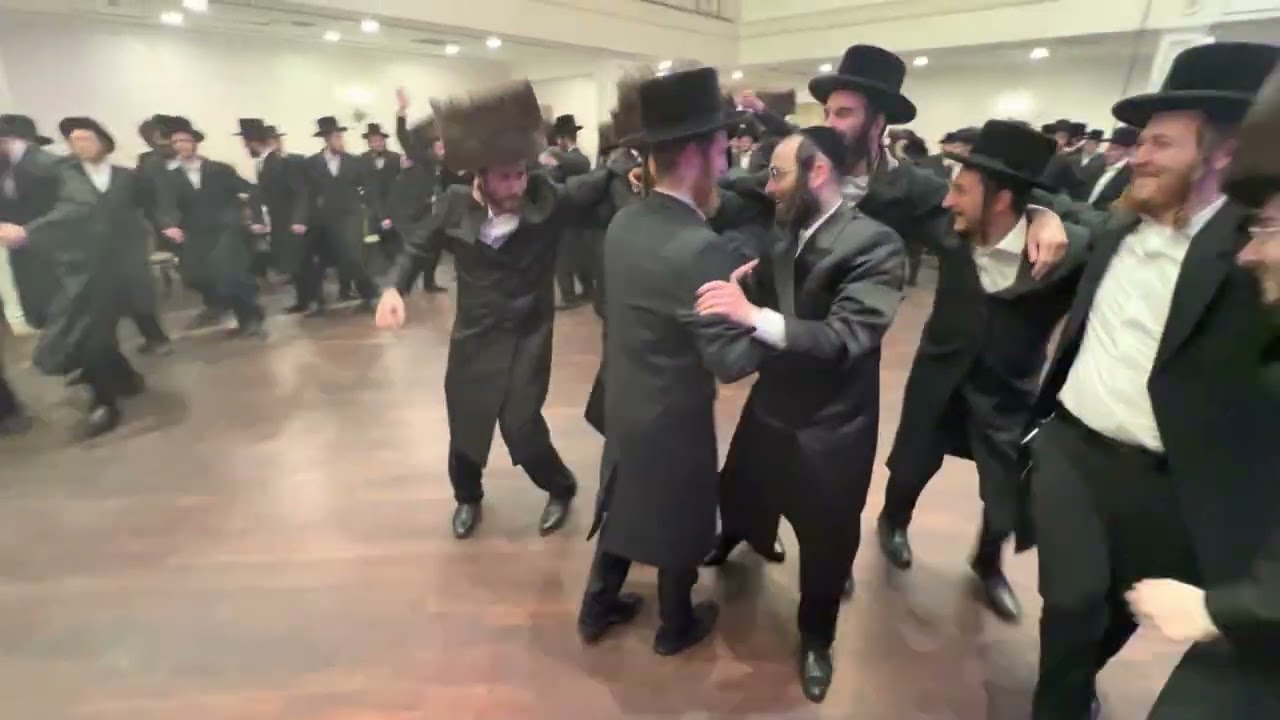 Motty Breier on keys & Kalmy Schwartz singer gold wedding monsey ny on fire 🔥