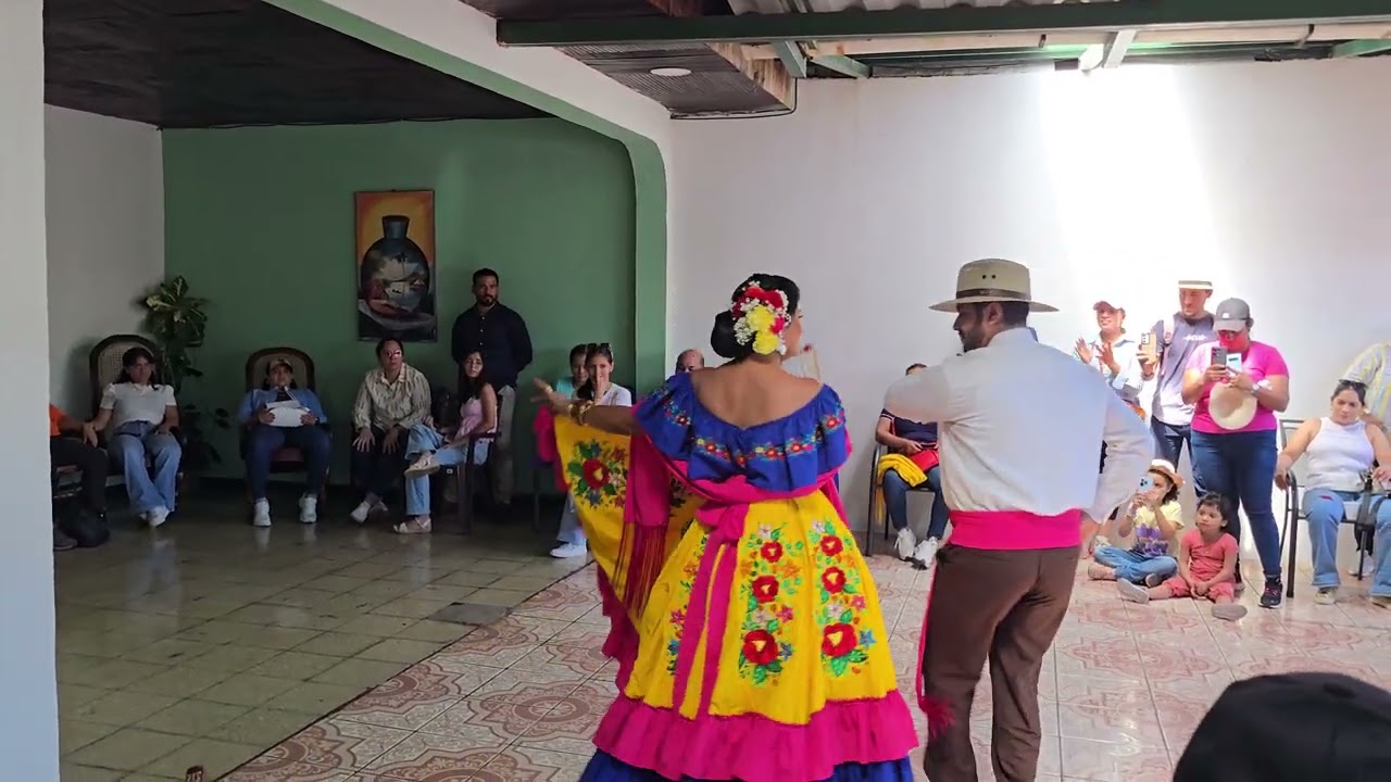 Jarabe: La Conche&ntilde;a. Bailan: Georgina Avenda&ntilde;o Montenegro y Marlon Pupiro.