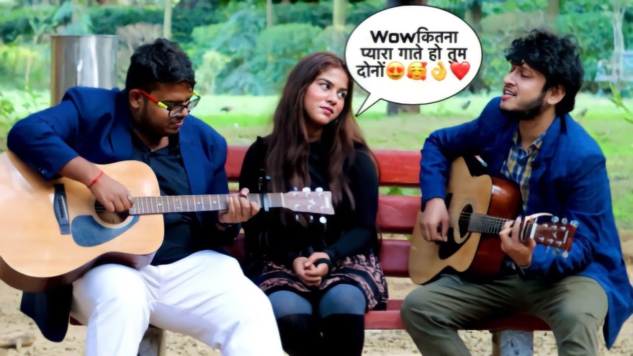 Impressing Cute Girl With Singing & Guitar | Awesome Bollywood Mashup Songs On Guitar |FT. @MrKingSinging