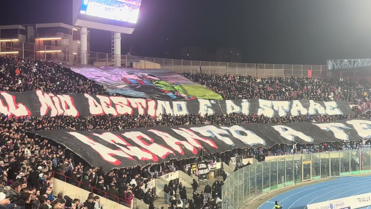 Lo spettacolo della curva nord Catania 
