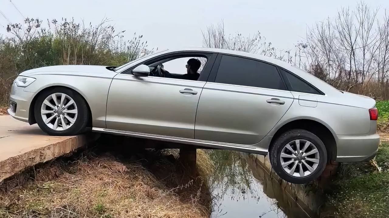 A Skilled Driver On Narrow Country Roads Taught A Female Driver A Lesso