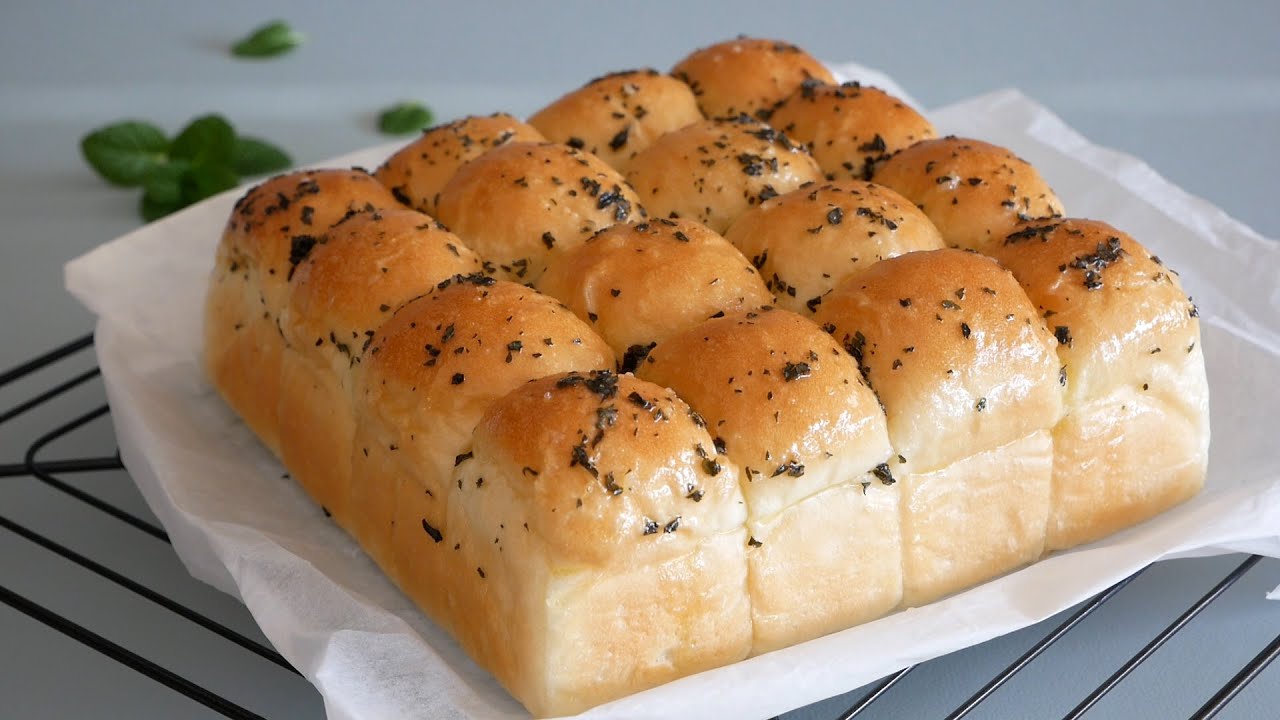 ガーリックバターとバジルのチーズちぎりパン  |  garlic butter  basil cheese bread