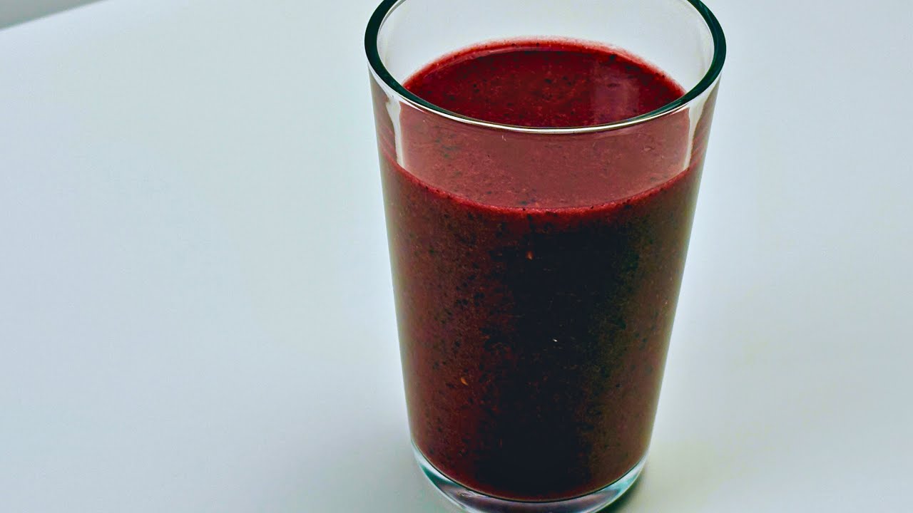 5-berry and banana smoothie - 155 calories per cup of 300 Milliliters