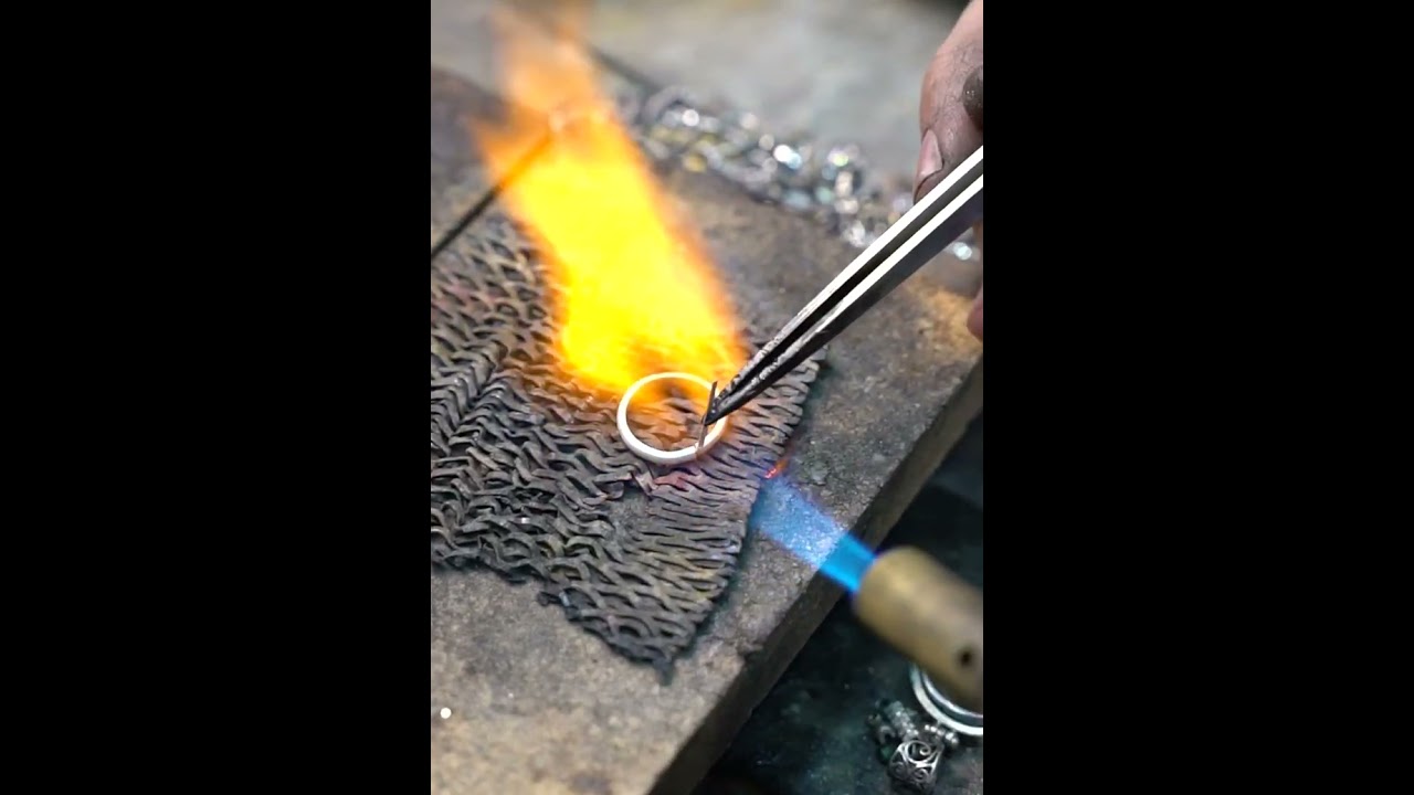 Making a gold wedding ring #weddingring #goldweddingring #minimalistdesigns