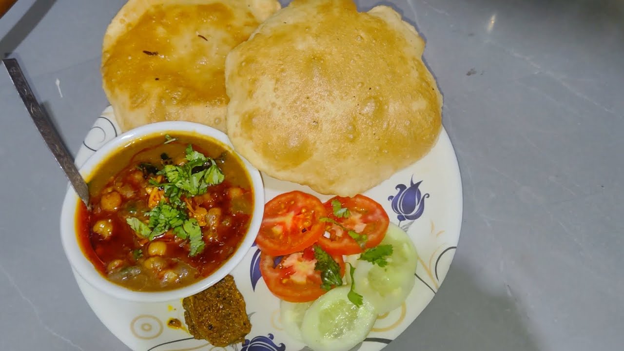 Delhi Style Chole Bhature Recipe | Halwai Jaisa Taste 🤤