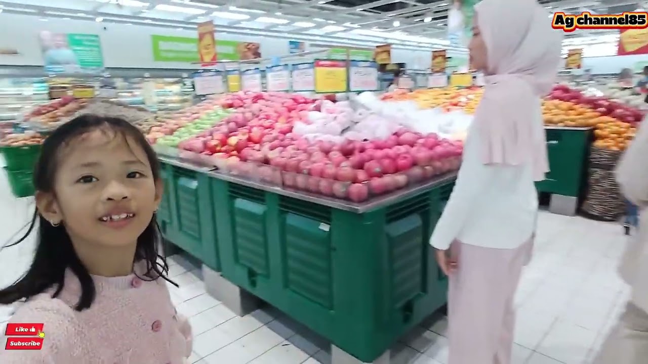Kebersamaan dalam persaudaraan dan kebersamaan dalam persahabatan// belanja bersama istri
