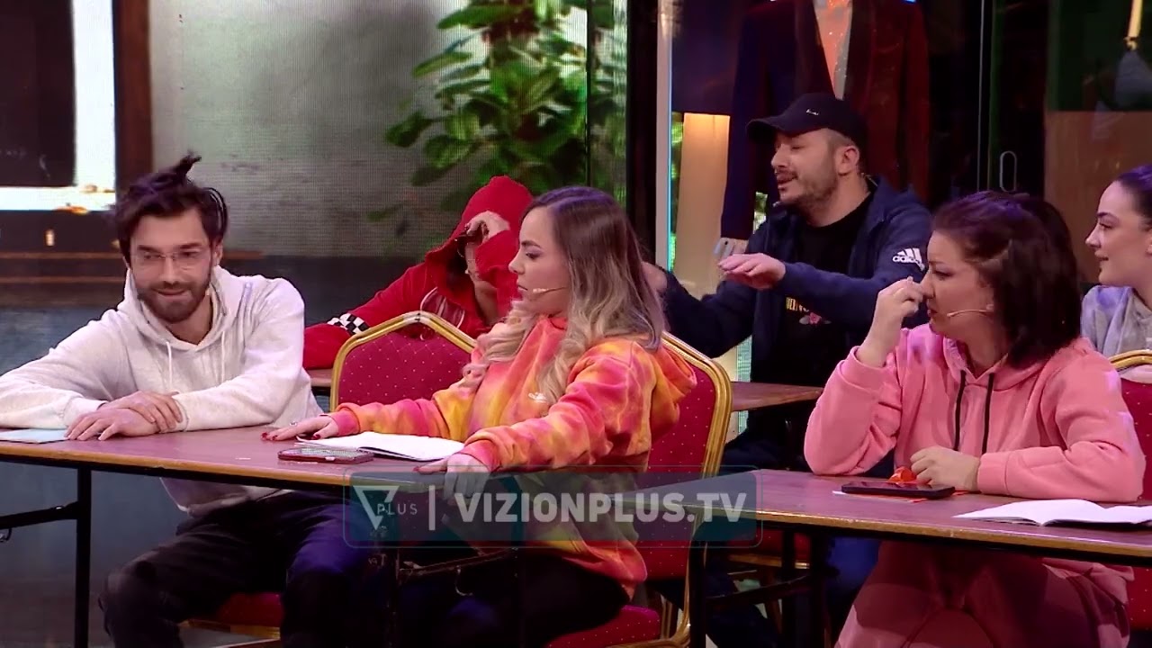 Nxenesit / Flamuri kuq e zi ka 3 ngjyra - Al Pazar - Vizion Plus