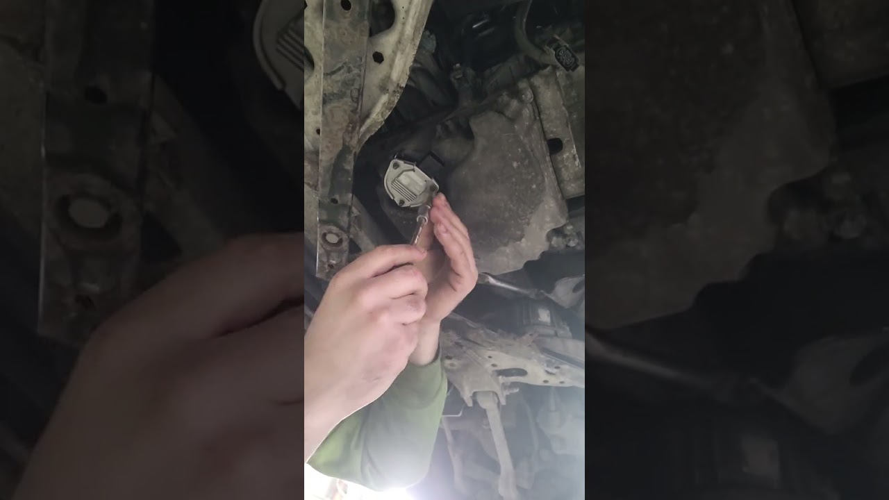 Wymiana czujnika oleju bez spuszczania oleju. #automobile #mechanic #car #oilchange
