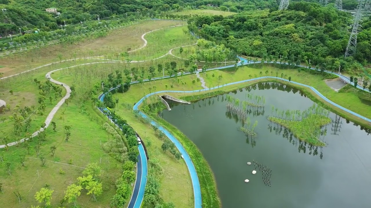 Fly in a park with the updated firmware of Fimi mini 3